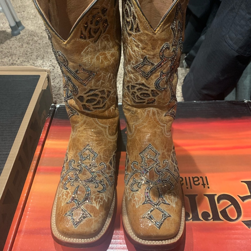 Ferrini Tribal Cross Womens boots 7.5 B
